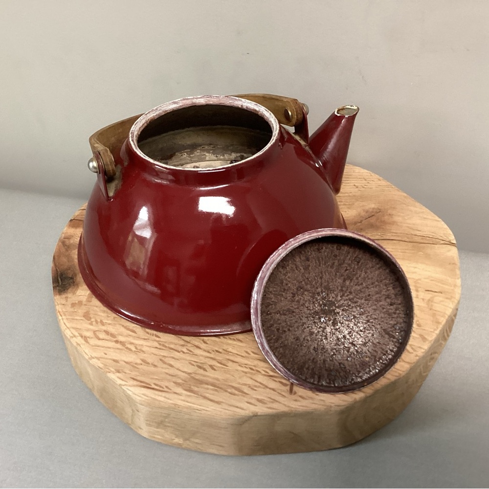 🔴 Vintage - MCM - Danish Red Enamel Tea Pot / Kettle - Wood Handle & Knob - Picture 6 of 13